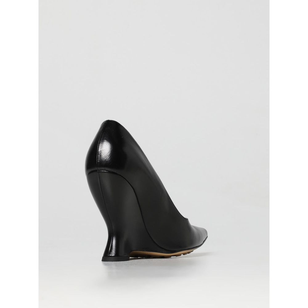 Black Leather High Heel Pumps - Élégance Sélective